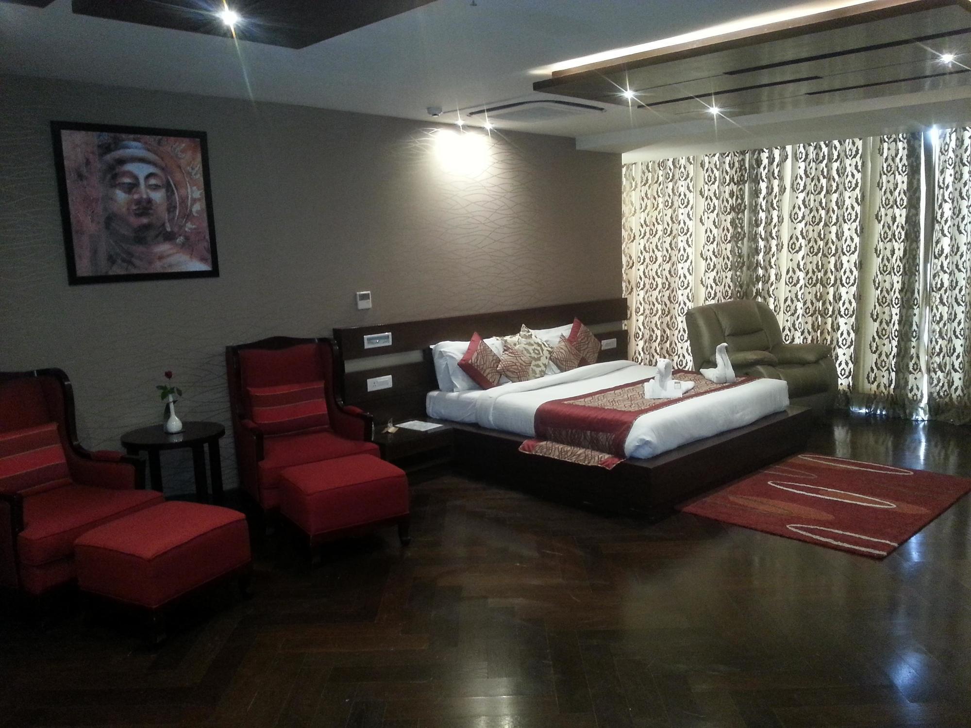 One Earth Avaas Hotell Amritsar Exteriör bild