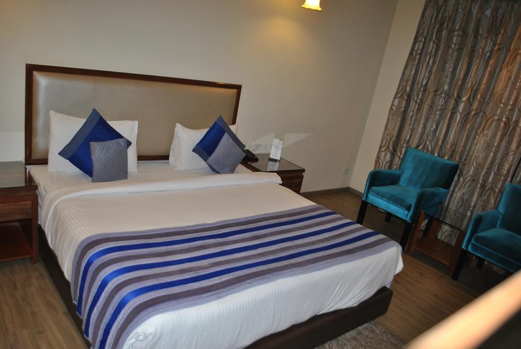 One Earth Avaas Hotell Amritsar Exteriör bild
