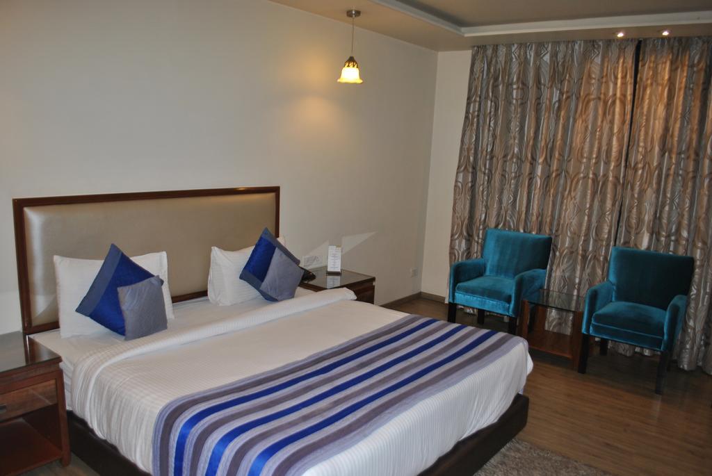 One Earth Avaas Hotell Amritsar Exteriör bild