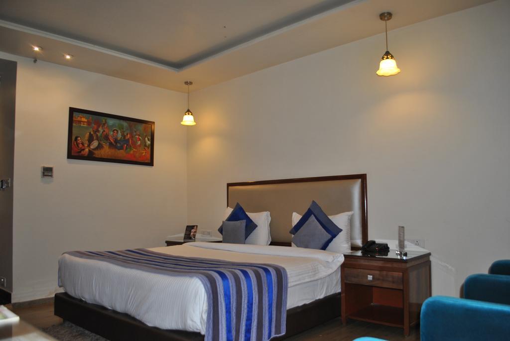 One Earth Avaas Hotell Amritsar Exteriör bild