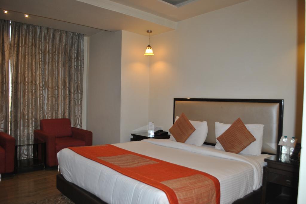 One Earth Avaas Hotell Amritsar Exteriör bild