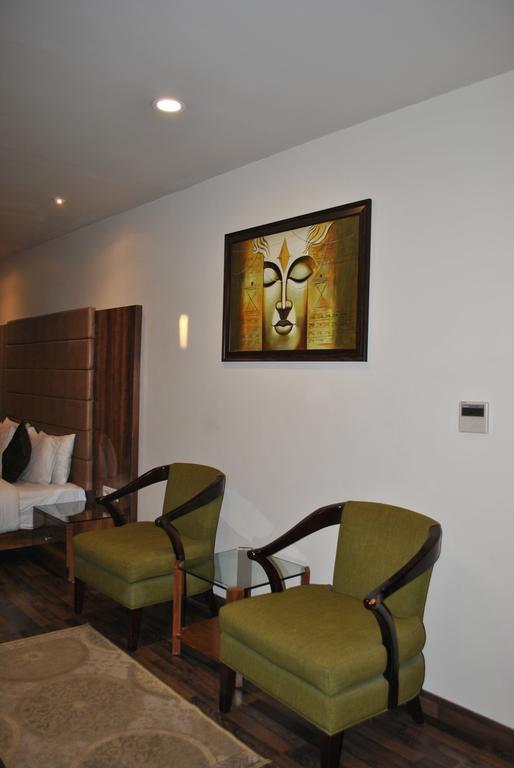 One Earth Avaas Hotell Amritsar Exteriör bild