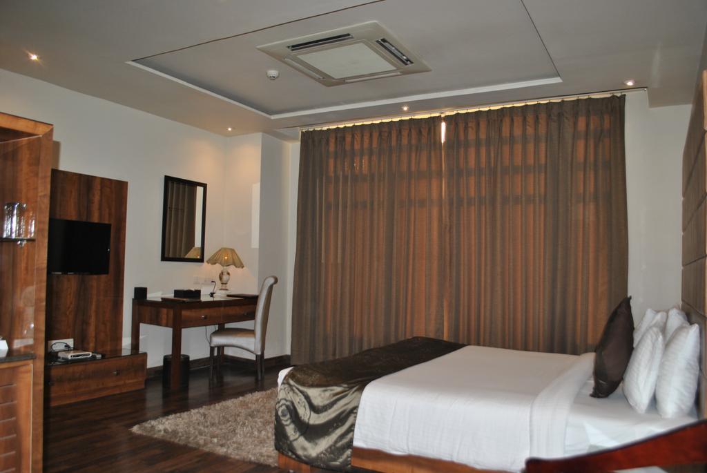 One Earth Avaas Hotell Amritsar Exteriör bild