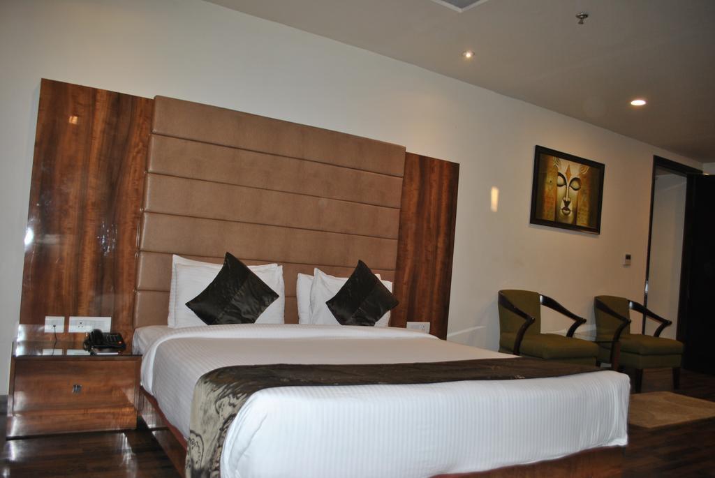 One Earth Avaas Hotell Amritsar Exteriör bild