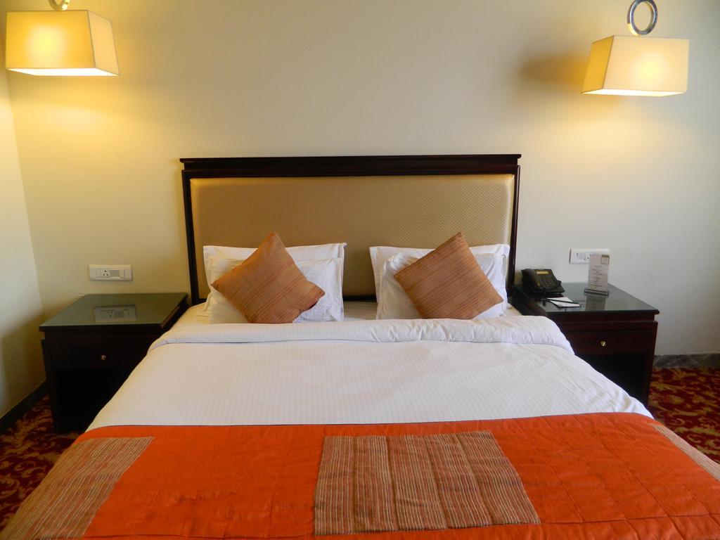 One Earth Avaas Hotell Amritsar Exteriör bild