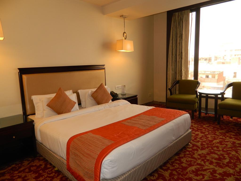 One Earth Avaas Hotell Amritsar Exteriör bild
