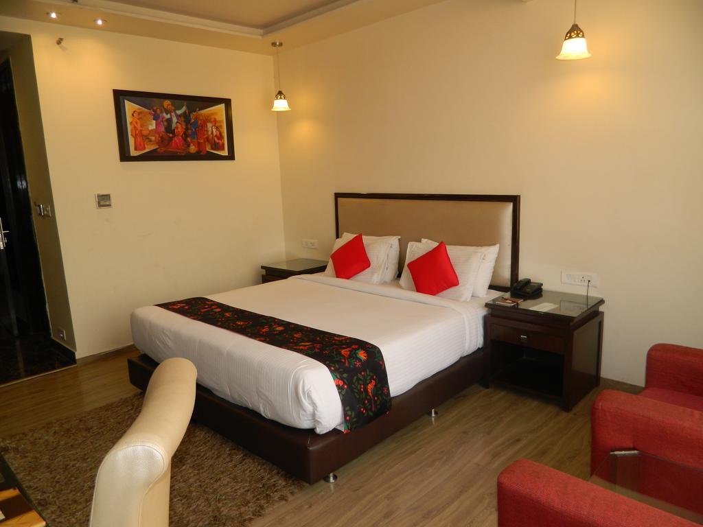 One Earth Avaas Hotell Amritsar Exteriör bild