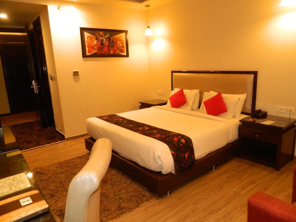 One Earth Avaas Hotell Amritsar Exteriör bild
