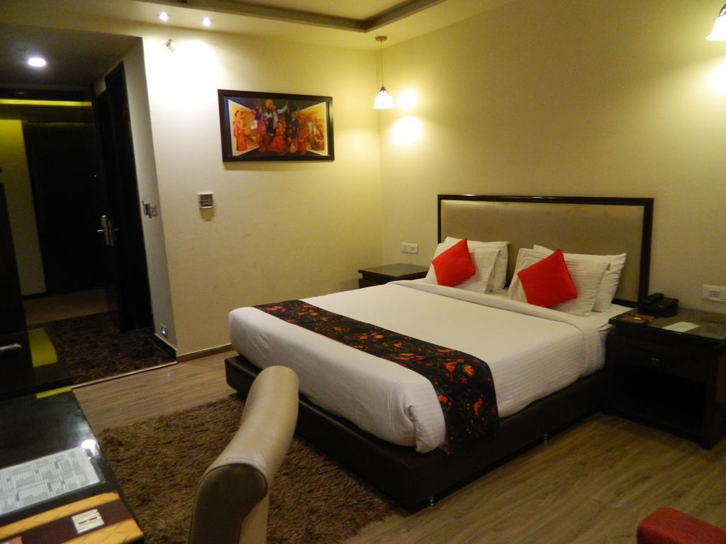 One Earth Avaas Hotell Amritsar Exteriör bild
