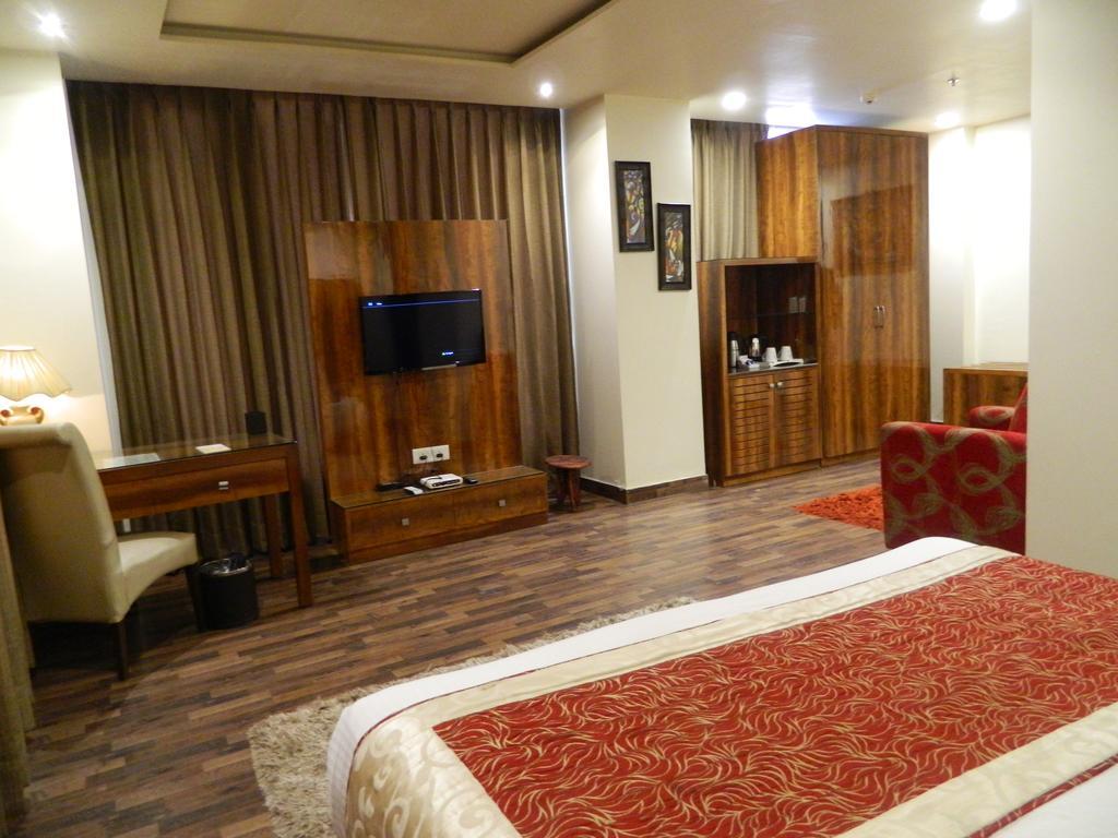 One Earth Avaas Hotell Amritsar Exteriör bild