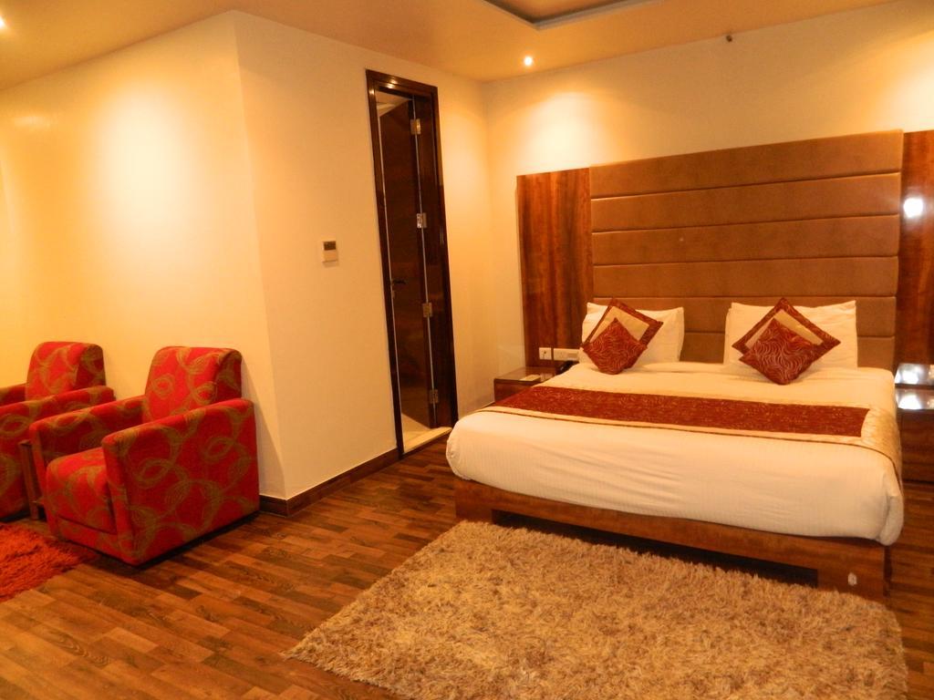 One Earth Avaas Hotell Amritsar Exteriör bild