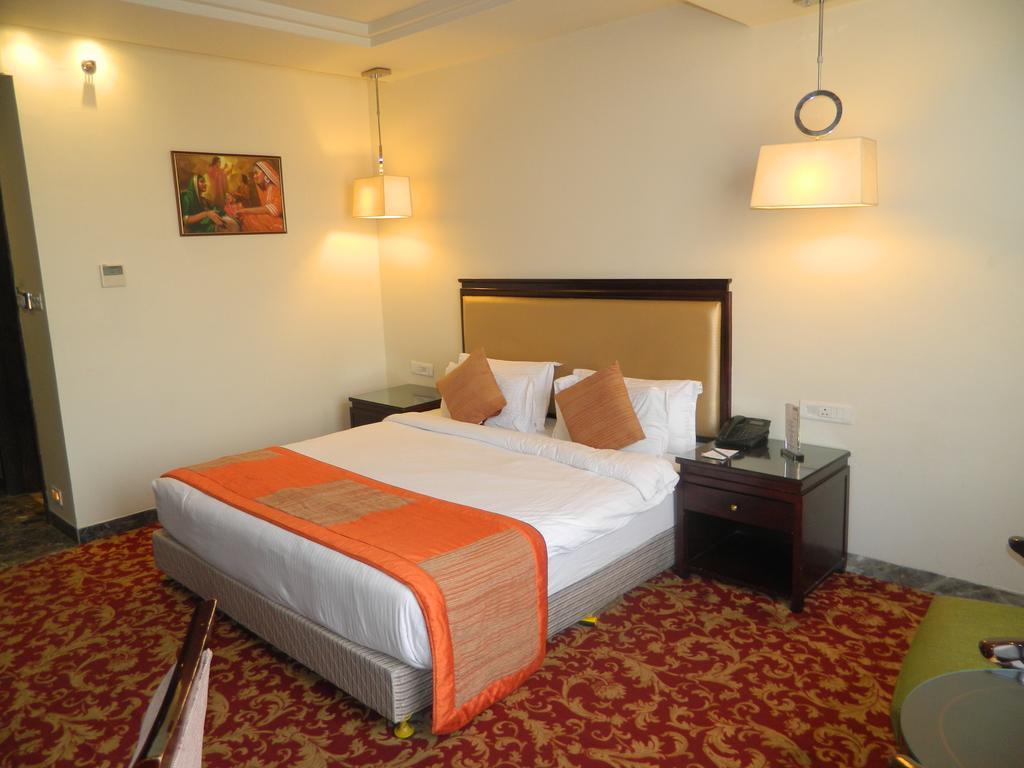 One Earth Avaas Hotell Amritsar Exteriör bild