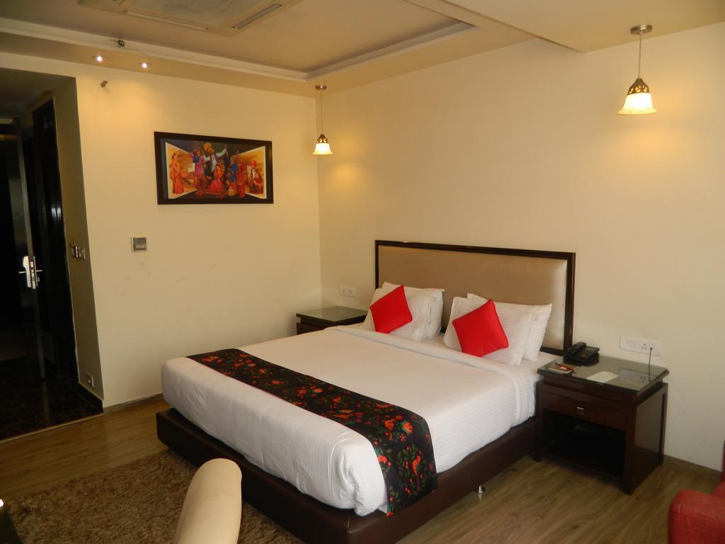 One Earth Avaas Hotell Amritsar Exteriör bild