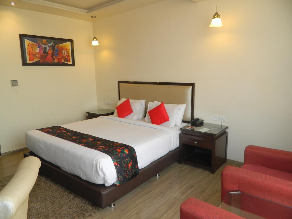 One Earth Avaas Hotell Amritsar Exteriör bild