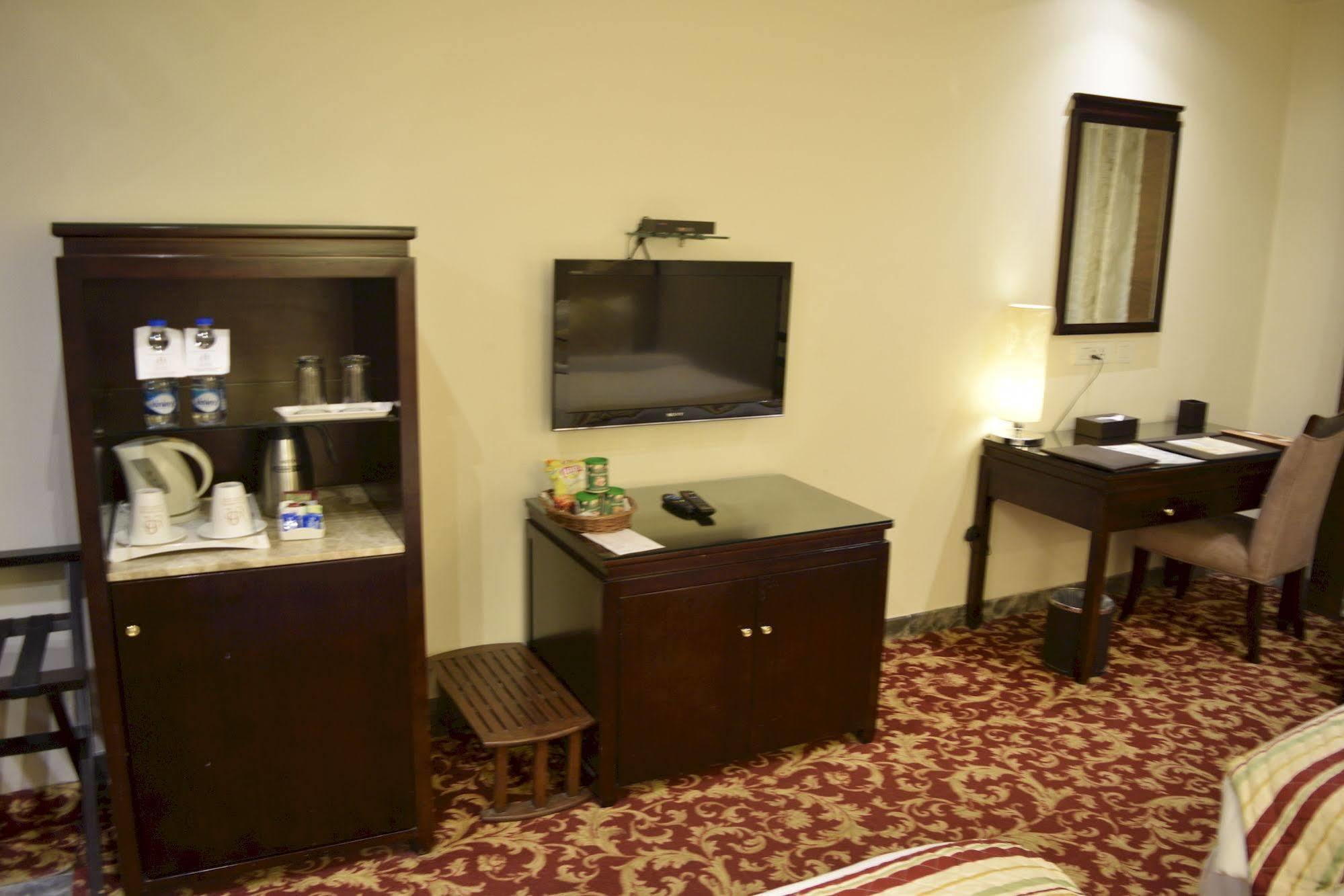 One Earth Avaas Hotell Amritsar Exteriör bild