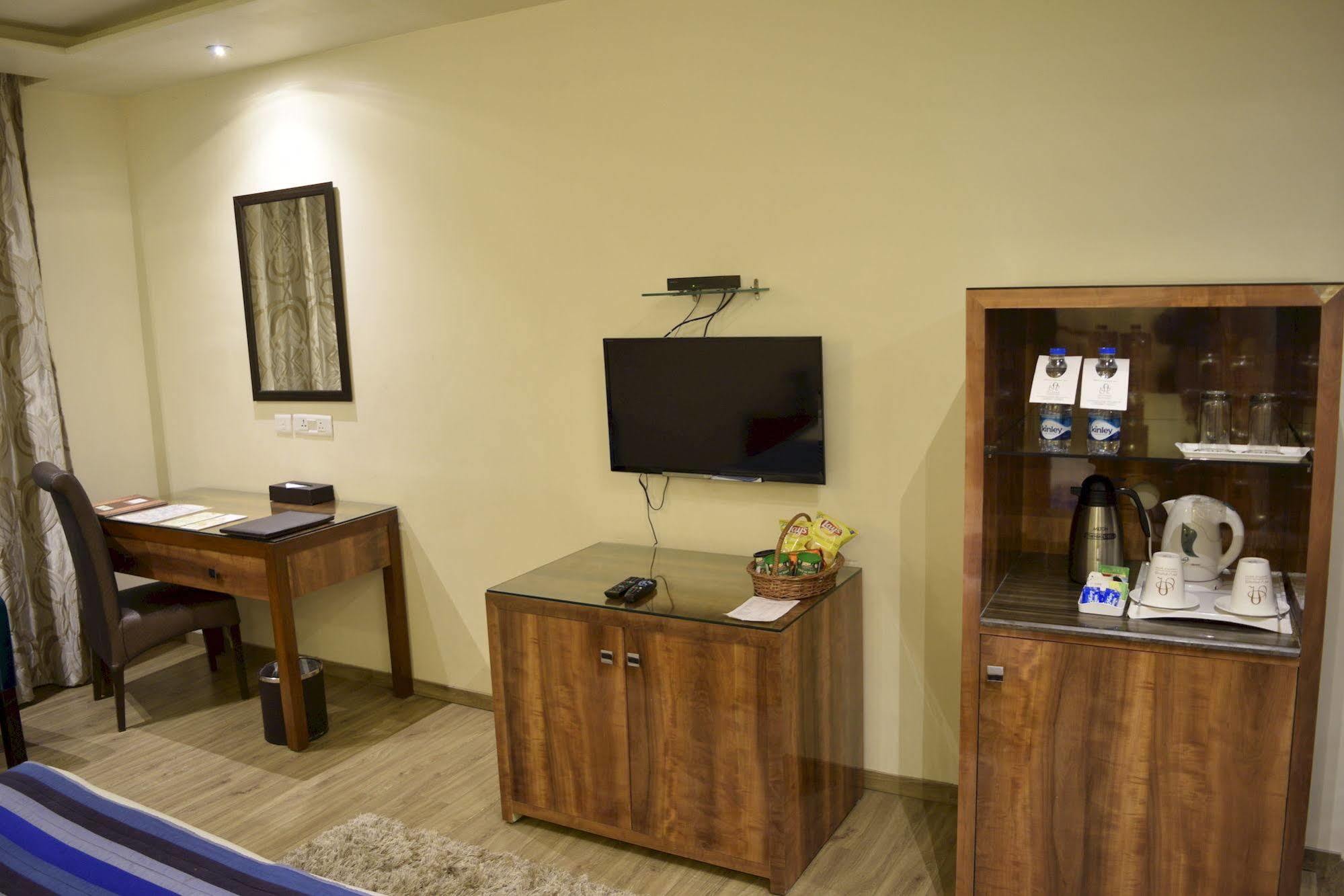 One Earth Avaas Hotell Amritsar Exteriör bild