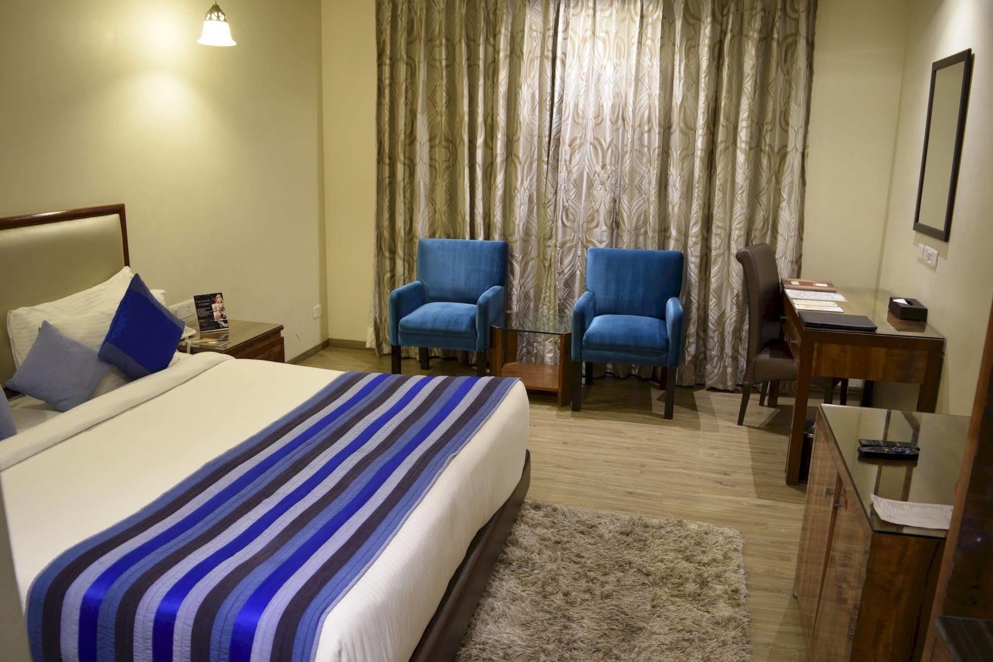 One Earth Avaas Hotell Amritsar Exteriör bild