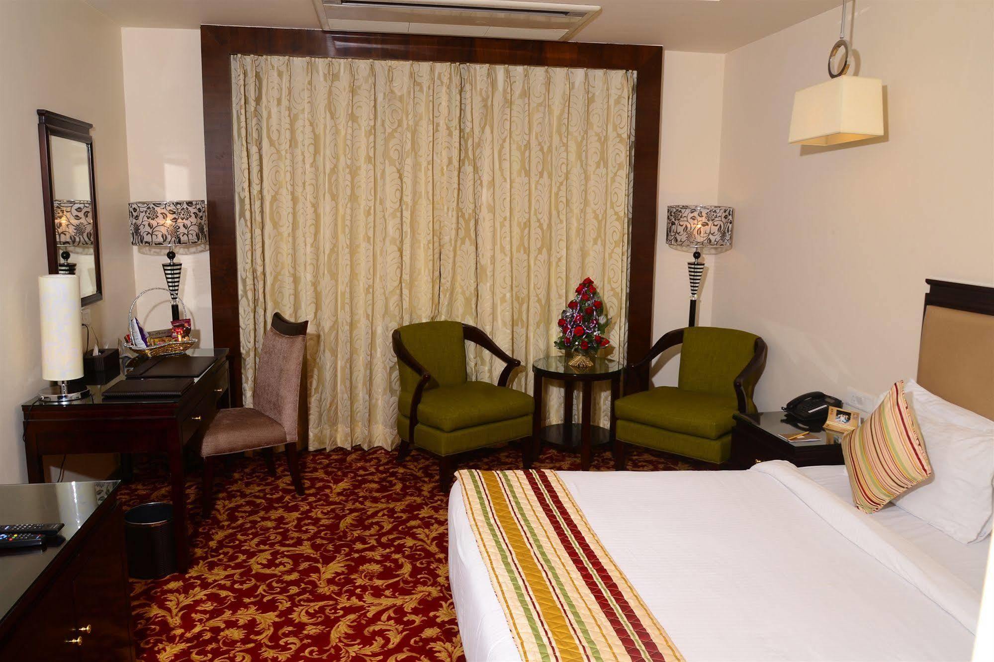 One Earth Avaas Hotell Amritsar Exteriör bild