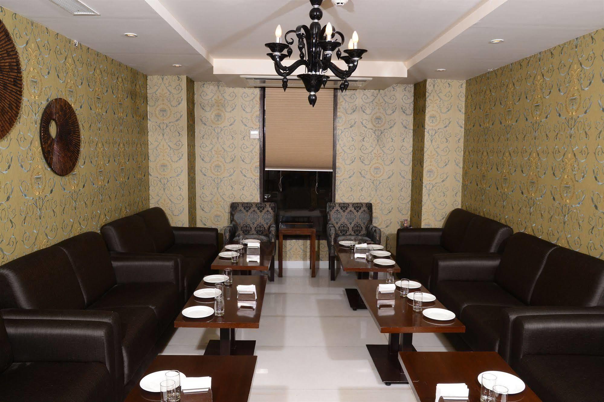 One Earth Avaas Hotell Amritsar Exteriör bild