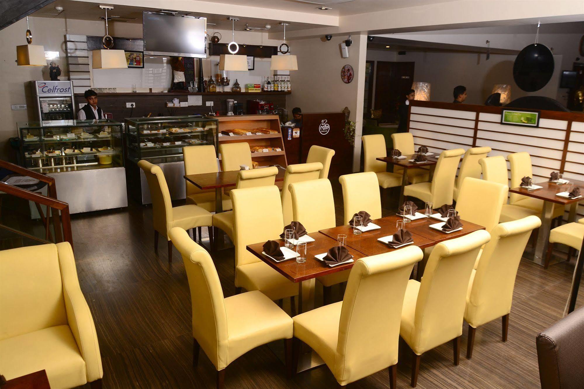 One Earth Avaas Hotell Amritsar Exteriör bild